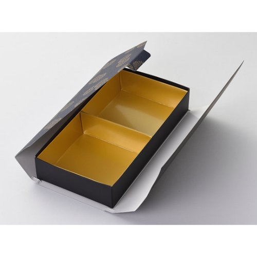 重箱・おせち容器 華雅シリーズ 組立タイプ 大 S-7812 金カップ付(2) 瑞光明 金色のカップが付いた組立式重箱の側面が見える状態