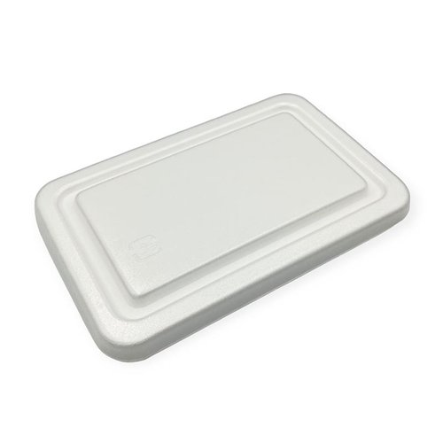 弁当容器 5号 角丸折 共付 中央化学 透明なプラスチック容器が角丸で並べて置かれ、蓋が折りたたまれた様子