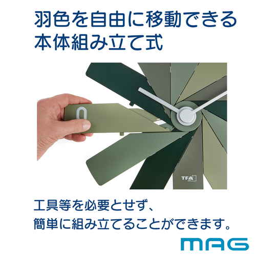 掛け時計　CLOCK　IN　THE　BOX　グリーン 表面が滑らかなグリーンの掛け時計が壁に掛けられた状態