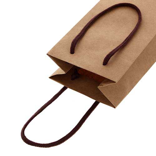 使いやすい無地タイプで、クラフトの手提げ紙袋