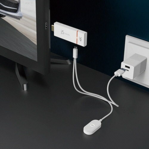 4K　HDMI　ワイヤレスドングルレシーバー　ホワイト　1パック 包装が前面に向き、動作中のLEDランプが点灯している様子