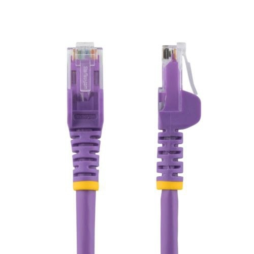 カテゴリ6　LANケーブル　RJ45モールドコネクタ　ツメ折れ防止　2m　パープル　1本 鮮やかなパープル色のLANケーブルが直線的に伸びている様子