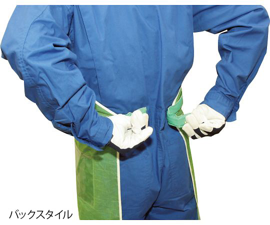 EARTH　MAN 斬丸草刈用　ワンタッチメッシュエプロン メッシュ素材のエプロンが吊るされている状態で、バックル部分がクローズアップされている様子。
