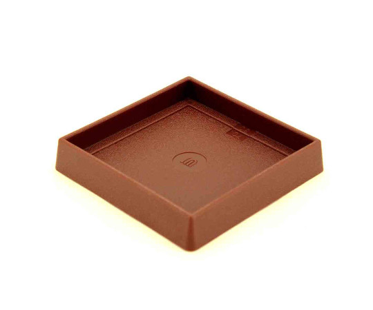 イスゴム　平置　角型　茶　対象脚サイズ80mm 角が丸く、滑らかな表面を持つ茶色のゴムが平らに置かれている状態