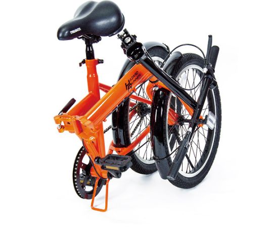 災害時用ノーパンク自転車　ハザードランナー　20インチ 前方から見たノーパンク自転車、特徴的なタイヤデザインが強調される角度。