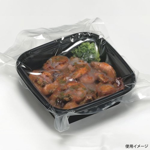 弁当容器 耐寒耐熱容器TR-32H 黒 福助工業 黒い耐寒耐熱容器が正面から見える状態で、透明な蓋がかぶせられている。