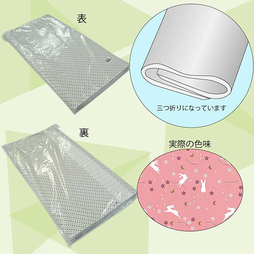 包装紙 半才 花うさぎ 桃 折りたたまれたピンク地の包装紙で、小さなウサギと花柄が規則的に並ぶ様子