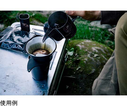 V60 フラットドリッパー 02 PLUS Zebrang 上から見下ろしたドリッパーの斜めカット面と専用トレイが揃った状態