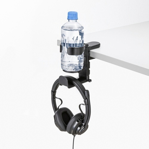 ドリンクホルダー付ヘッドホンフック　ブラック　1個 右側の壁に取り付けられたシンプルなデザインのフック、ドリンクホルダー付きの状態。