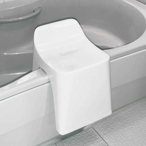 風呂椅子 ヒューバス バススツール h25 座面高さ25cm ホワイト 白い座面が特徴的なシンプルなバススツール、足元が四本の脚で支えられ安定感がある様子。