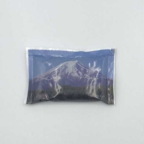 保冷剤 キャッチクール CR-50 富士山 トライ・カンパニー 富士山のデザインが施されたパッケージが正面に向いている様子