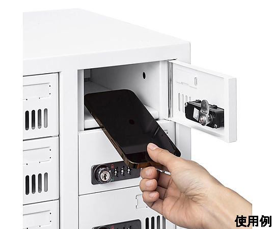 340x340x432mm スマートフォン収納キャビネット 扉が開いた状態で、内部に収納されたスマートフォンが確認できる様子