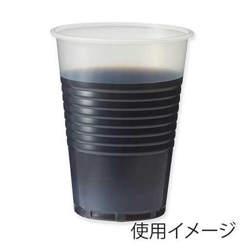 Ｎプラカップ７ ２１０ＭＬ ５０個入り 透明プラスチックのカップが縦に整然と積み重なり、透明フィルム包装越しに白いラベルが貼られている様子