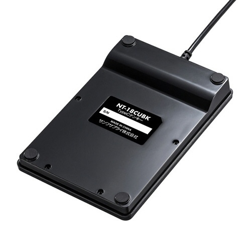 USBテンキー(Type-Cコネクタ)　ブラック　1個 前面から見たテンキー、滑らかな表面と明確なキー配列が確認できる状態