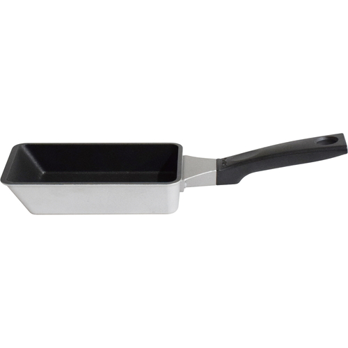 リステアスリー玉子焼き器　玉子焼　16.5×9cm 黒い金属製の器具が横向きに置かれ、持ち手が見えている状態