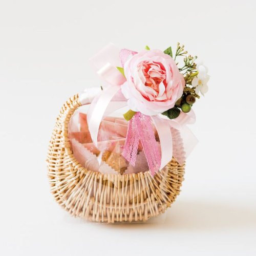 贈答用飾り フルリールアレンジメント パウダーピンク-4(6個) ヘッズ 薄いパウダーピンクの花々が整然と配置されたリースデザイン