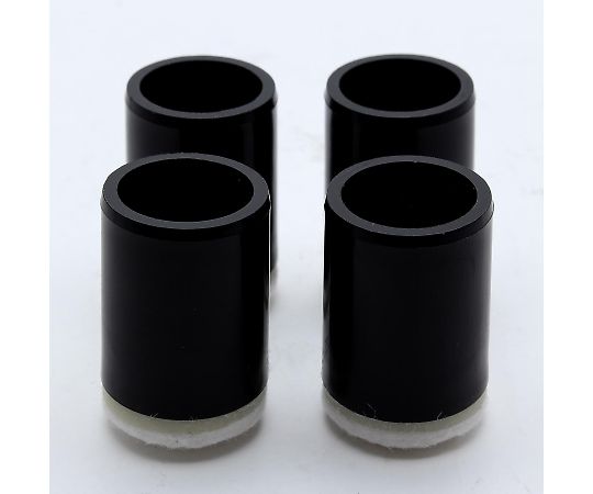 パイプ脚用キャップ 静音 16mm 4セット入 黒いパイプ脚キャップが並んでいる様子、表面は滑らかで光沢感あり。