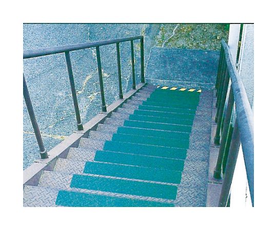ノンスリップテープ　屋外用　150mmX610mm　ブラック　5入 滑り止め加工されたテープがパッケージに収められた状態