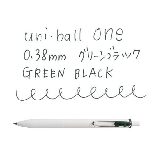 ユニボールONE　0.38mm　グリーンブラック 商品が斜め上から撮影され、色合いが鮮やかに見える状態。