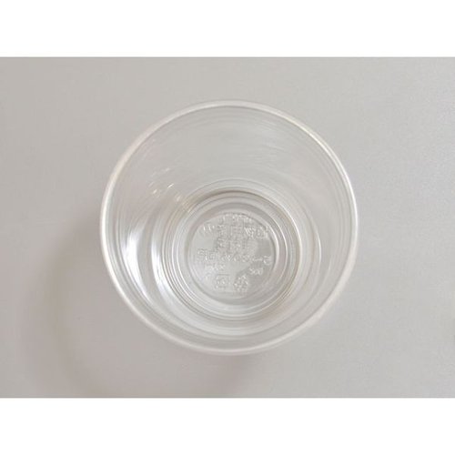 透明カップ バイオPETカップ HF92-9(φ92 9oz) 赤松化成工業 透明なカップが多数並べられている状態