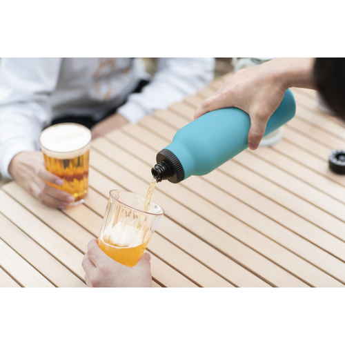 水筒　炭酸飲料対応スポーツマグ　600ml　保冷専用　シアンブルー 透明のキャップがついたシアンブルーのスポーツマグが正面から見える状態。