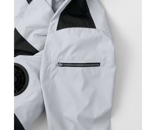 遮熱フルハーネス® シルバー 4L 新しい状態で薄明るい環境に置かれたデザイン性の高いハーネス