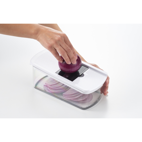 野菜調理器　8点セット　みじん切り　スライサー　細切り　安全ホルダー付き カラフルな調理器具が整然と並べられた様子