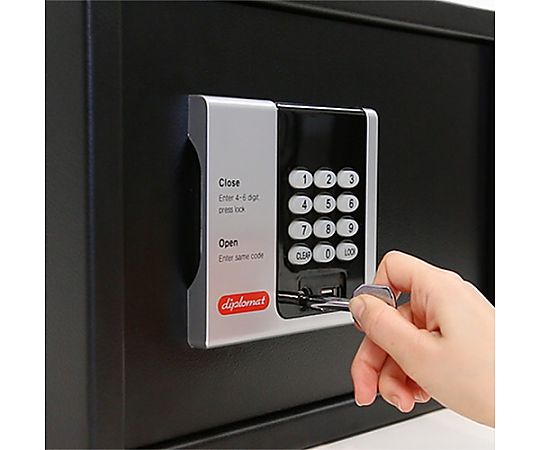 435x365x 200mm/外寸 コンパクト金庫 斜めから見たコンパクトな金庫のデザイン、内部の鍵が見える状態