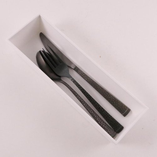 飲食店備品 カトラリーケース L マットホワイト マットホワイトの整然と並んだカトラリーケースが正面から見える状態