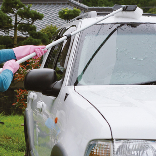 伸縮型パチット洗車ブラシ 1本 先端が柔らかいスポンジ部分が目立つ洗車ツールの全体像