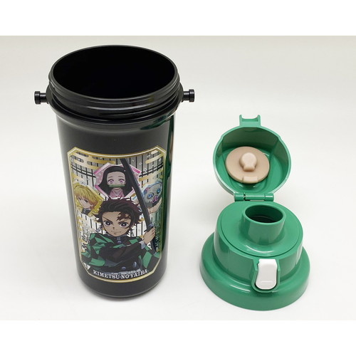 鬼滅の刃　直飲み水筒 透明な水筒の側面にキャラクターのデザインが施されている様子
