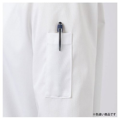 コックコート 兼用 7分袖 黒/グレー 袖ネット SS 住商モンブラン 黒とグレーのコックコートが前面から整然と見える状態、袖にはネット素材が施されている。