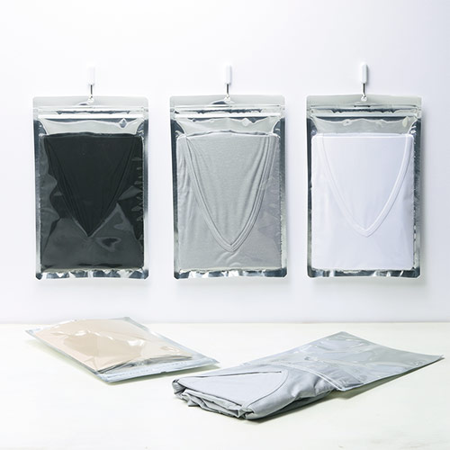 見映え抜群！片面透明のチャック付き平袋（吊り下げ穴付き）