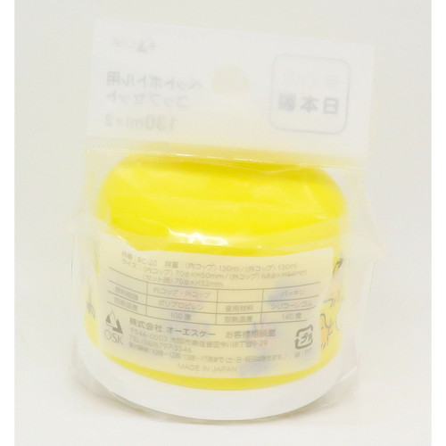 コップ　ペットボトル用　スヌーピー　ピーナッツ　130ml　コップセット　イエロー カラフルなデザインのコップがペットボトルに装着された様子