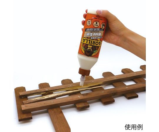 ゴリラ ウッドグルー 木工用強力接着剤 532mL 大きなキャップが付いた白いボトル、ラベルには強力な接着剤の説明が記載されている。