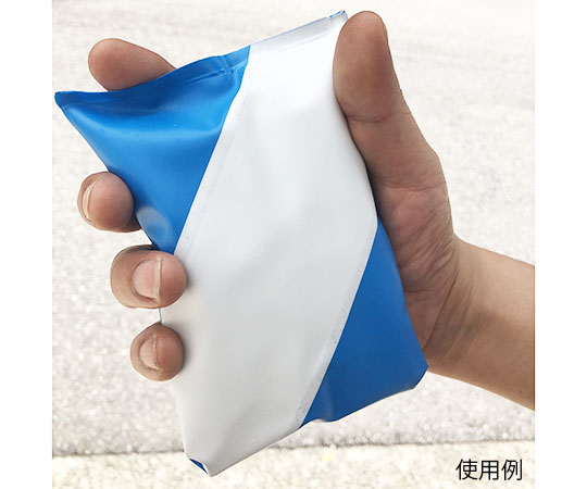 「手のひら冷却」用携帯保冷剤　Ice　Battery（R）fresh　10個セット 透明な袋に入った保冷剤が並んでいる様子