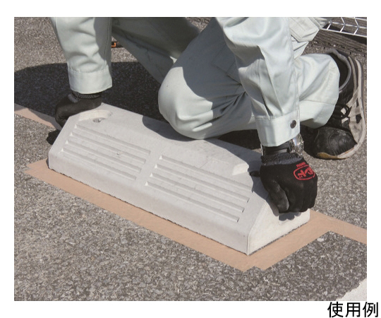 床用接着剤 車止め用接着剤パーキングボンドPX250 アプリパック 760mL 袋状のパッケージが前面に見え、注ぎ口が強調されている状態
