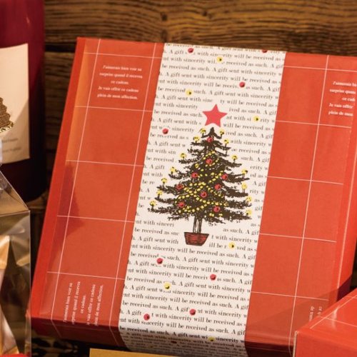 贈答用飾り 掛ケ紙/ホーリークリスマス-1(30枚) ヘッズ 鮮やかなクリスマスデザインの掛け紙が並んでいる様子