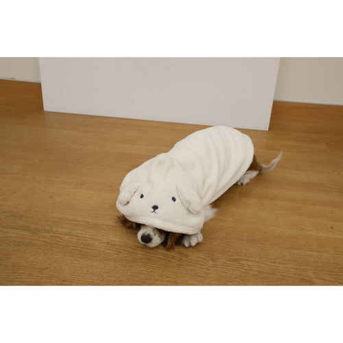 ペット用ローブ　カラリペットローブアニマル　イヌ　hachi 柔らかな生地で包まれた愛らしい犬の姿