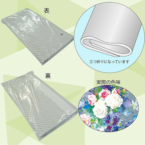 包装紙 半才 ホワイトローズ 銀 折りたたまれた白地に銀色のローズ模様が光を受けてきらめく一枚の様子
