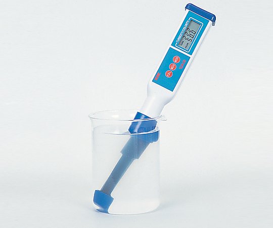 ポリスチレン濁度標準液10度 透明なボトルに入った液体が視認でき、ラベルには濁度の数値が明記されている状態