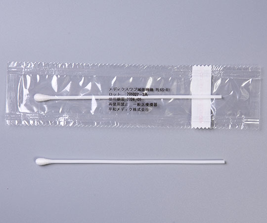 メディクスワブ滅菌綿棒 100本入×10箱 パッケージが側面から見える状態で、積み重なったサンプルボックスの様子