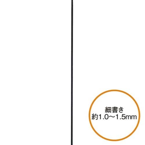 油性マーカー マジックインキ 細書き 空色 鮮やかな空色のキャップが付いたマーカーの正面やや右寄りからのアングル