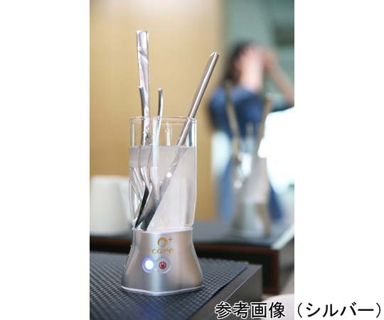 オゾ・ケア-J300 ホワイト 整然としたデザインのパッケージが正面に展示されている。