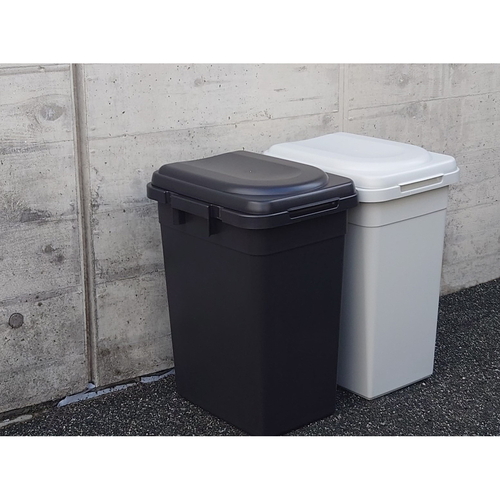 ゴミ箱　ジョイントペール32L　ミルクティーベージュ 側面が見える状態で、取っ手付きのシンプルデザイン
