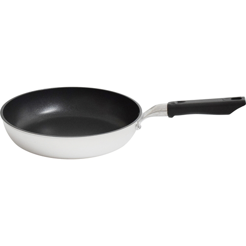 リステアスリーフライパン　26cm 表面に光沢のある、テフロン加工された frying pan が横向きに置かれている様子
