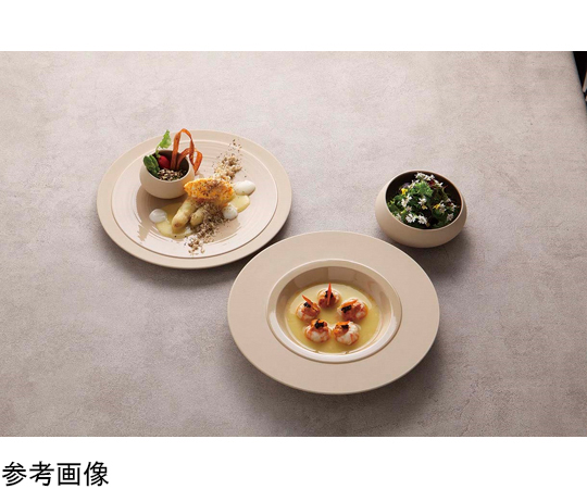 バヒア パスタプレート26 ベージュデューン 6個入 滑らかなベージュのプレートが整然と並ぶ様子