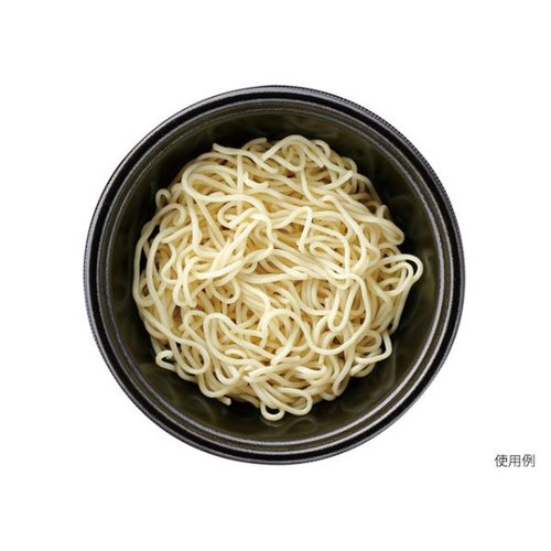 麺容器 DLV麺20(58)本体 黒W エフピコ 黒色の容器が並んだ状態で、横からの視点で撮影されている。