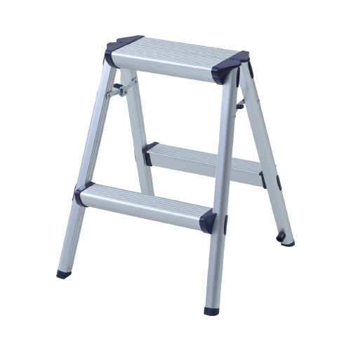 樹脂取っ手付きで開け閉め簡単　アルミ踏み台２段