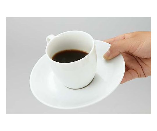 ベーシックコーヒー碗皿 6客セット 白い陶器製の碗と皿が均等に並ぶセッティング